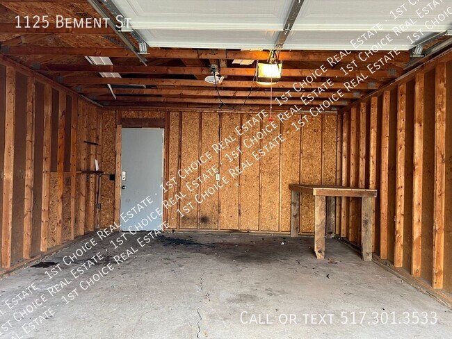 Building Photo - 1125 Bement St