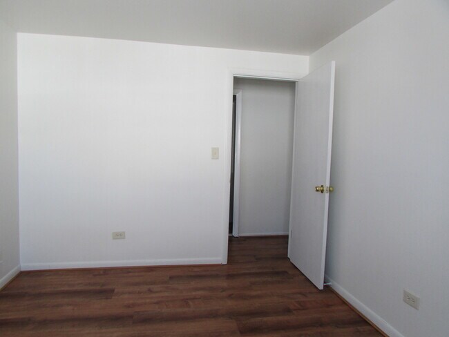 Building Photo - 848 Oxford Pl