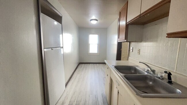 Building Photo - 1611 S Madison St