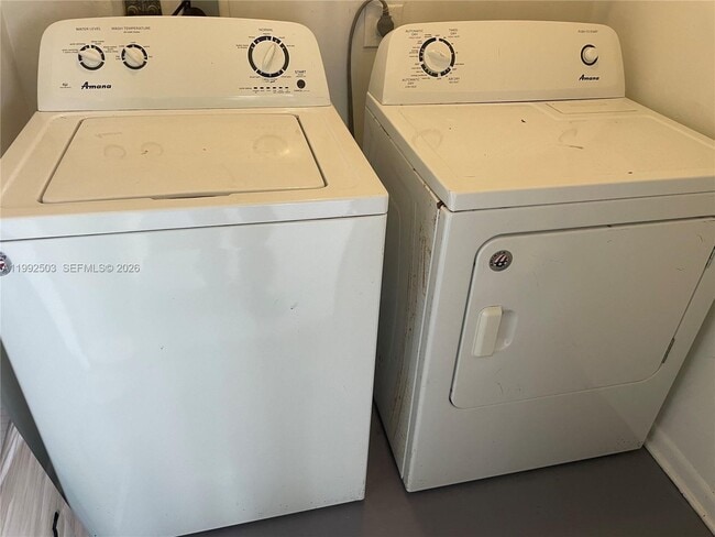 Building Photo - 819 NE 199th St