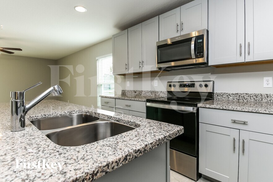 Building Photo - 662 Lindbergh Wy