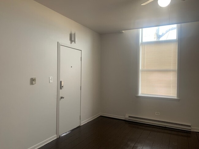 Building Photo - 403 Miami St
