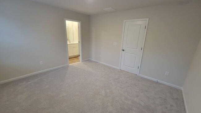 Building Photo - 3 bed, 2.5 Bath Townhome Available in Reid...