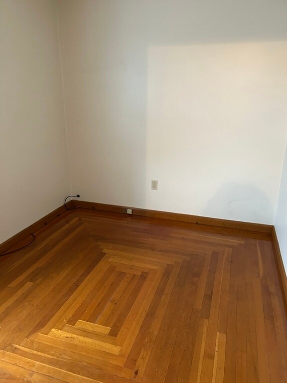 Building Photo - 913 Bedford St