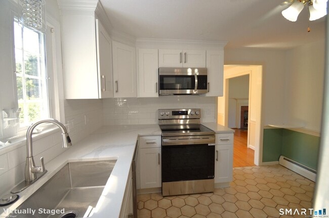 Building Photo - 18 Overbrook Rd