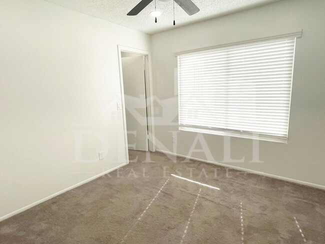 Building Photo - 423 S Terry Ln