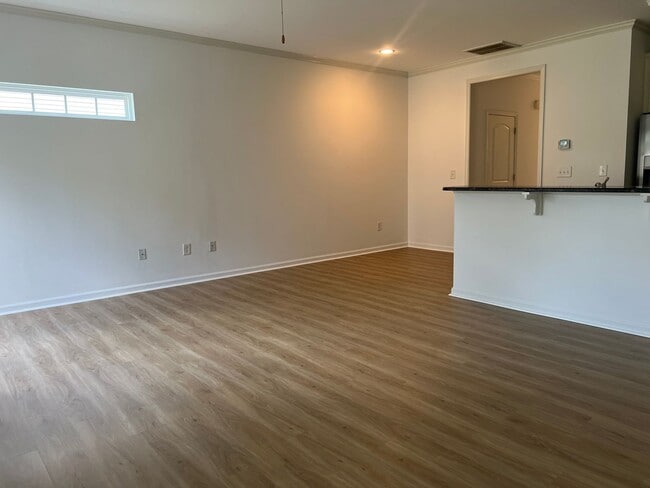 Building Photo - Gorgeous 3/2.5 End Unit Condo in Simpsonvi...