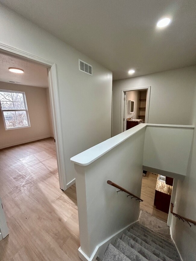 Building Photo - 1423 Mitchell Ave