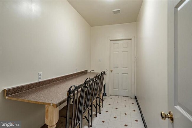 Building Photo - 143 Birchwood Dr