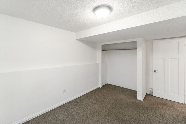 Building Photo - 1629/1631 East Rowan Avenue