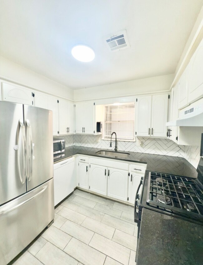 Building Photo - 4312 Meadowpark Dr