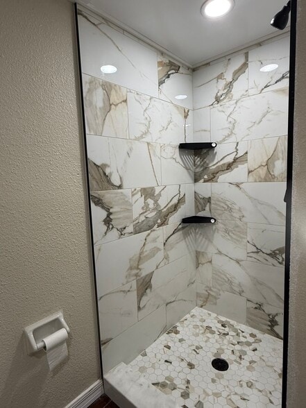 Building Photo - 2541 Oak Park Way