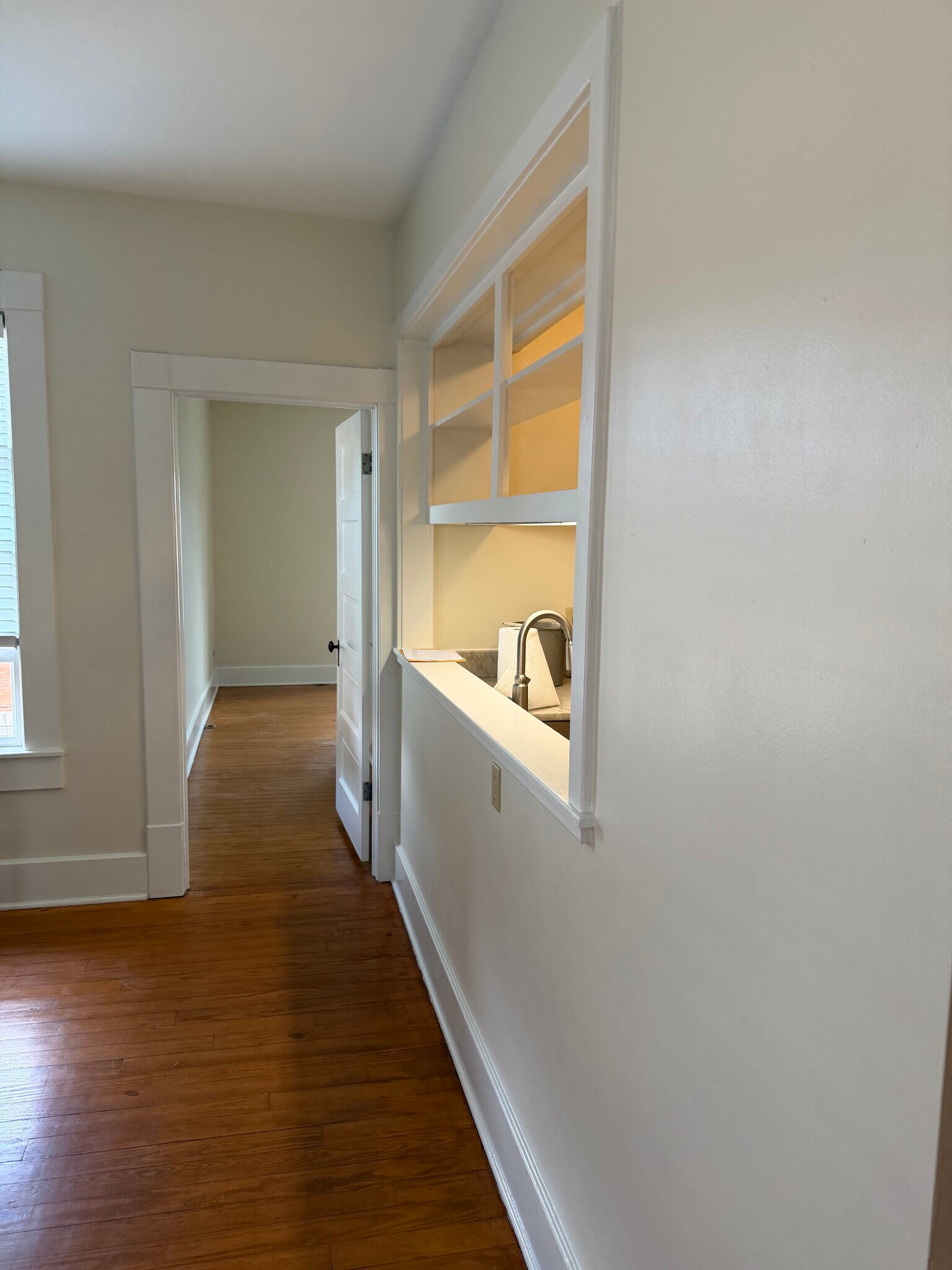 Building Photo - 404 W 1st Ave