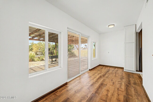 Building Photo - 9847 W Wrangler Dr