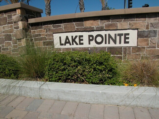 Building Photo - Spacious 4 Bed | 2-Story Townhome in Lake Pointe near Eastlake Vistas