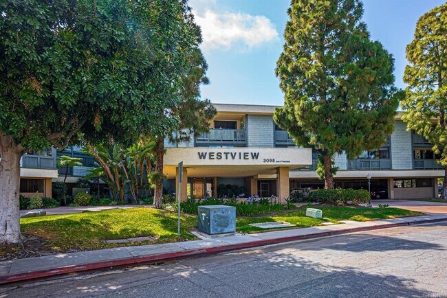 Building Photo - 1 bed/ 1 bath Point Loma condo close to the Bay & Liberty Station!