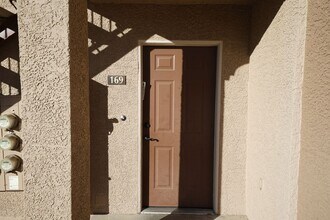 Building Photo - SHOWINGS AVAILABLE NOW