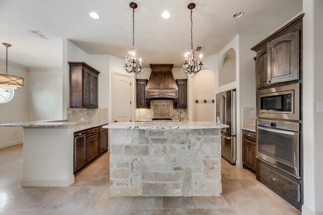 Building Photo - Modern 3 Bed Townhouse with Granite Countertops and Hardwood Floors in Keller, TX