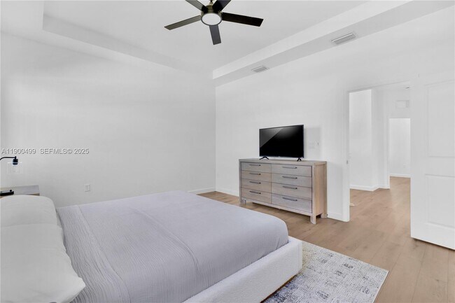 Building Photo - 2444 SE 24th Ave