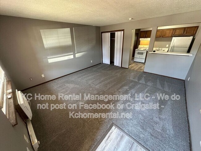 Building Photo - 561 N Somerset Terrace