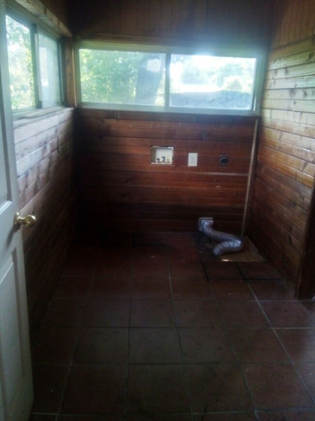Building Photo - Tonya Choate  501 388-8794