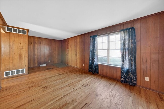 Building Photo - 8908 Scottdale Ave