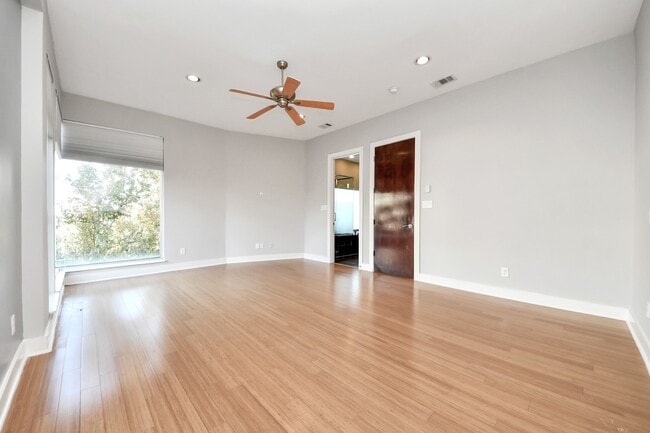 Building Photo - 1610 Calumet St