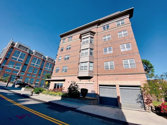 Building Photo - 120 Mountfort St