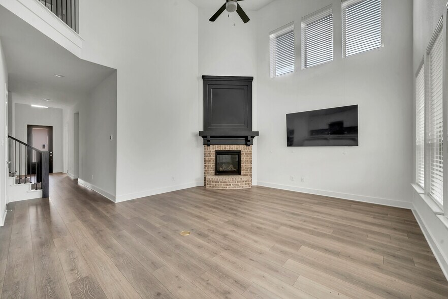 Building Photo - 3729 Paradise Way