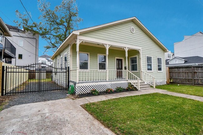 Primary Photo - 1611 Alamo St