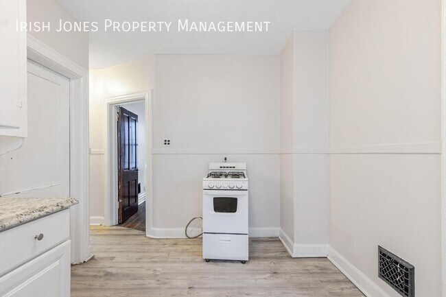 Building Photo - 104 Grote St