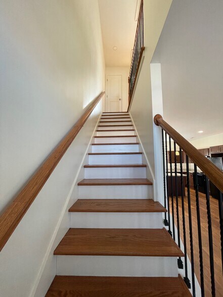 Building Photo - 274 Trunk St NE