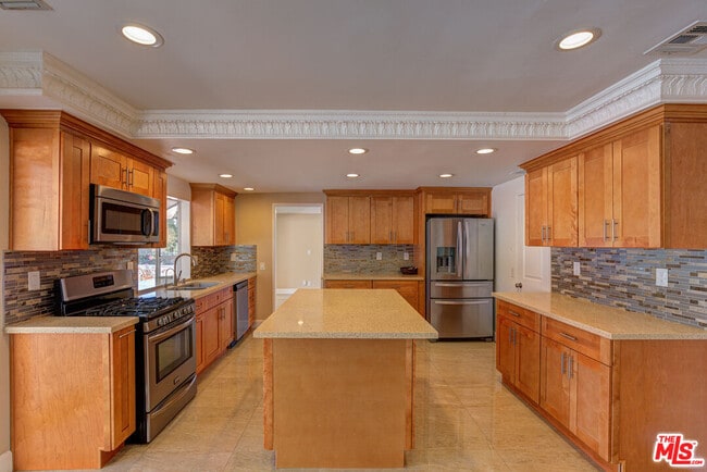 Building Photo - 4041 Alonzo Ave