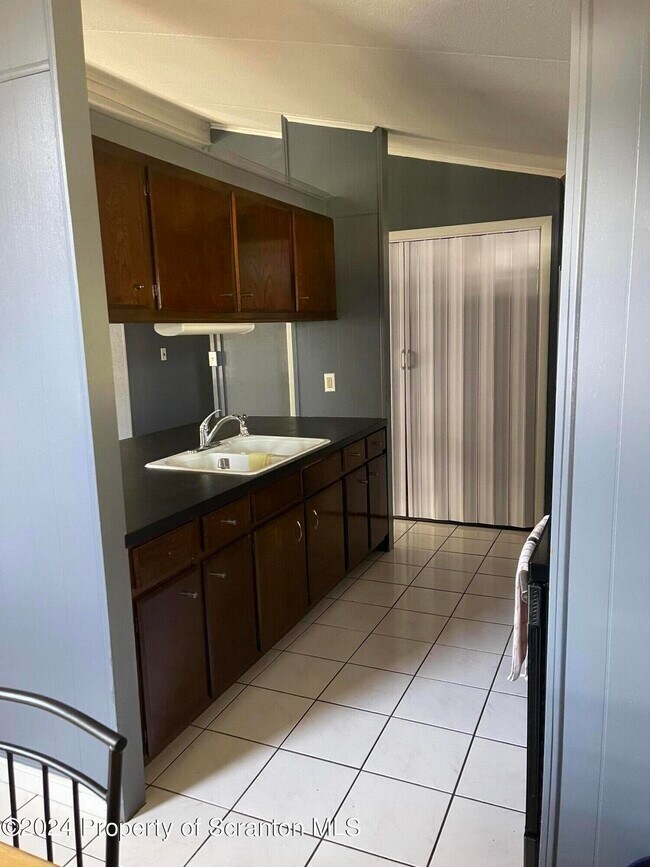 Building Photo - 7 Bruno Dr