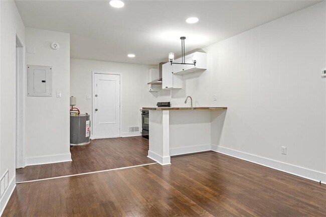 Building Photo - 1437 Vesta Ave