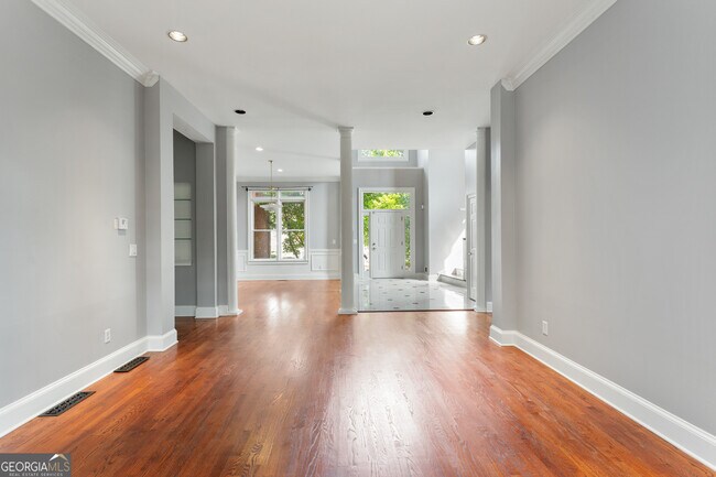 Building Photo - 2456 Tyne Terrace SE