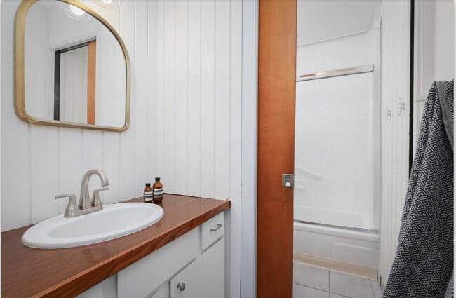 Building Photo - Furnished 1 Bedroom 1 Bath Condo