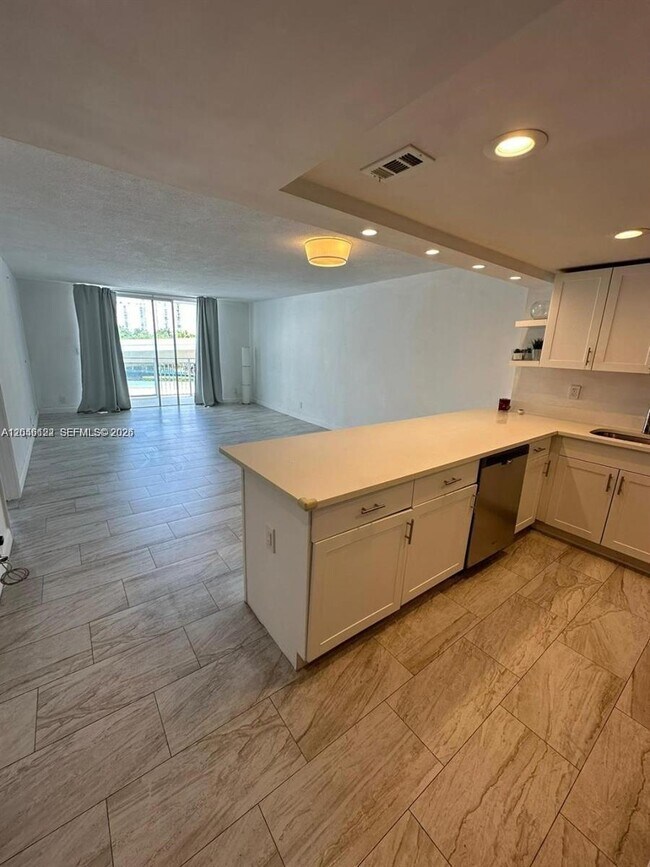 Building Photo - 1801 S Ocean Dr