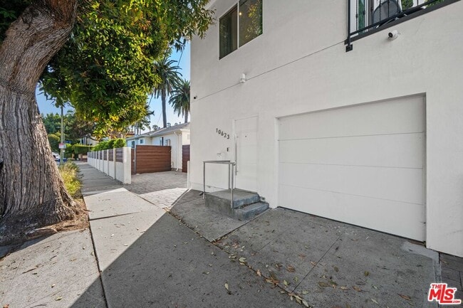 Building Photo - 10623 W Olympic Blvd