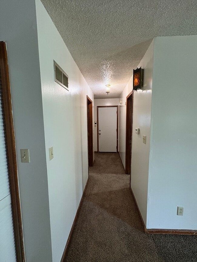 Building Photo - 828 Dondee Dr