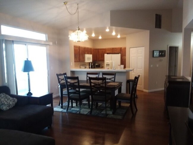 Building Photo - Furnished Two Bedroom Two Bathroom Caug...