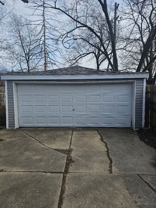 Building Photo - 10440 Nottingham Rd