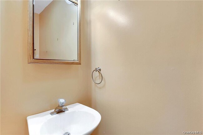 Building Photo - 1 Tomkins Ave