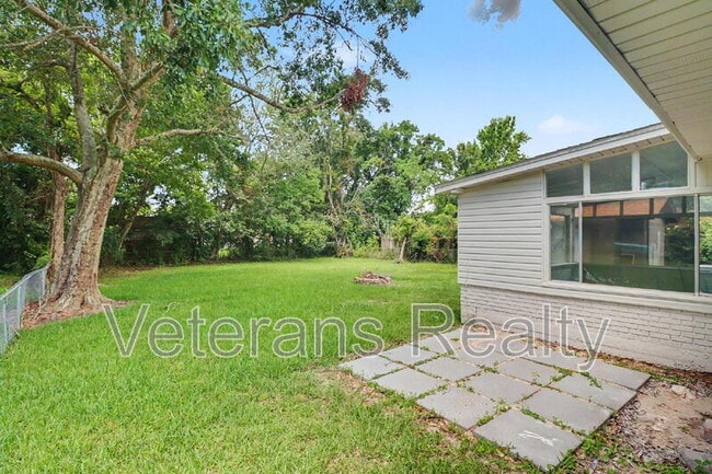 Building Photo - 111 Valentine Dr