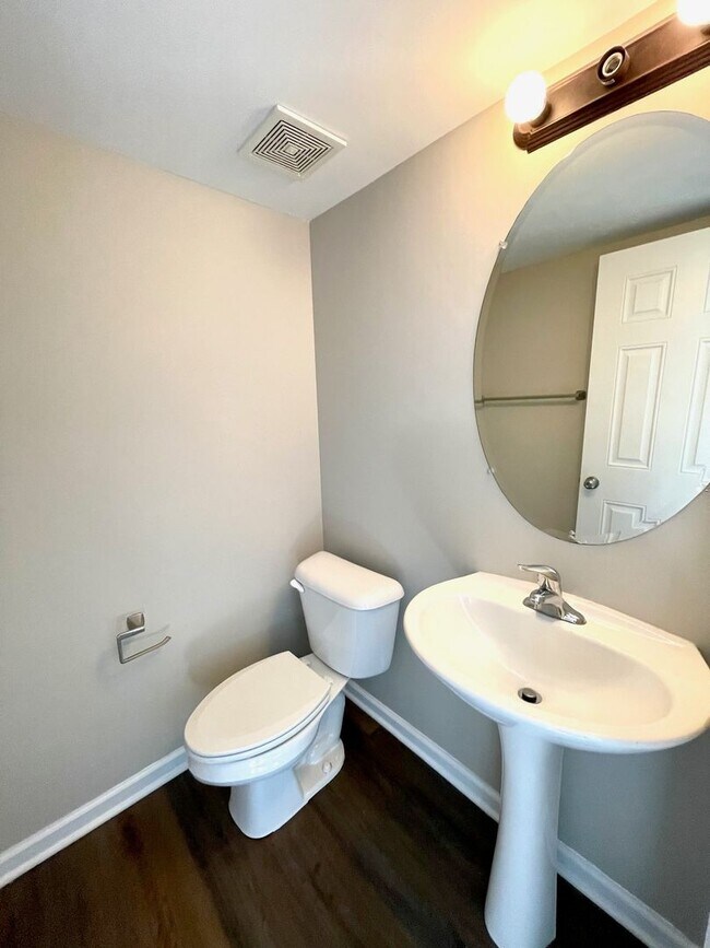 Building Photo - Renovated Polo Fields Home!