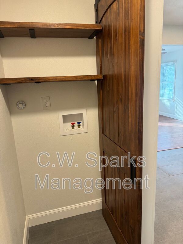 Building Photo - 822 Avenue C