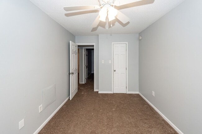 Building Photo - 3 Bedroom 2.5 Bath Condo in Parsonage Poin...