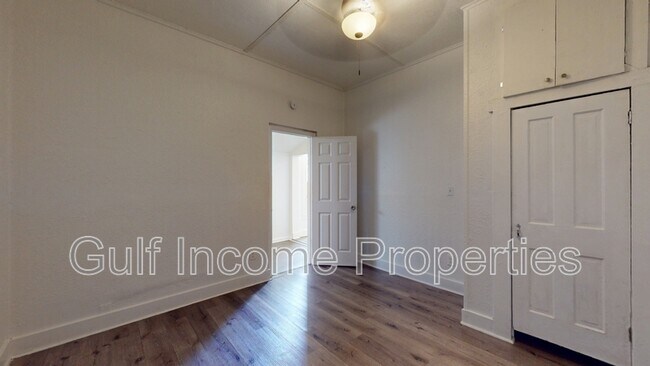 Building Photo - 1510 10th St W