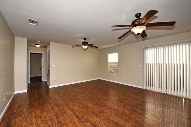 Building Photo - ONE STORY  |  GREAT LOCATION  |  NEAR 1605...