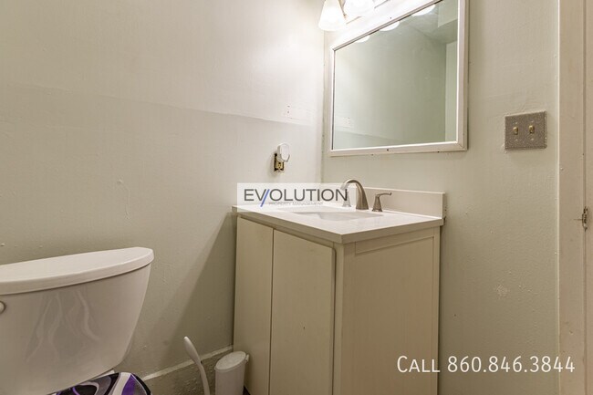 Building Photo - 71 Williams St